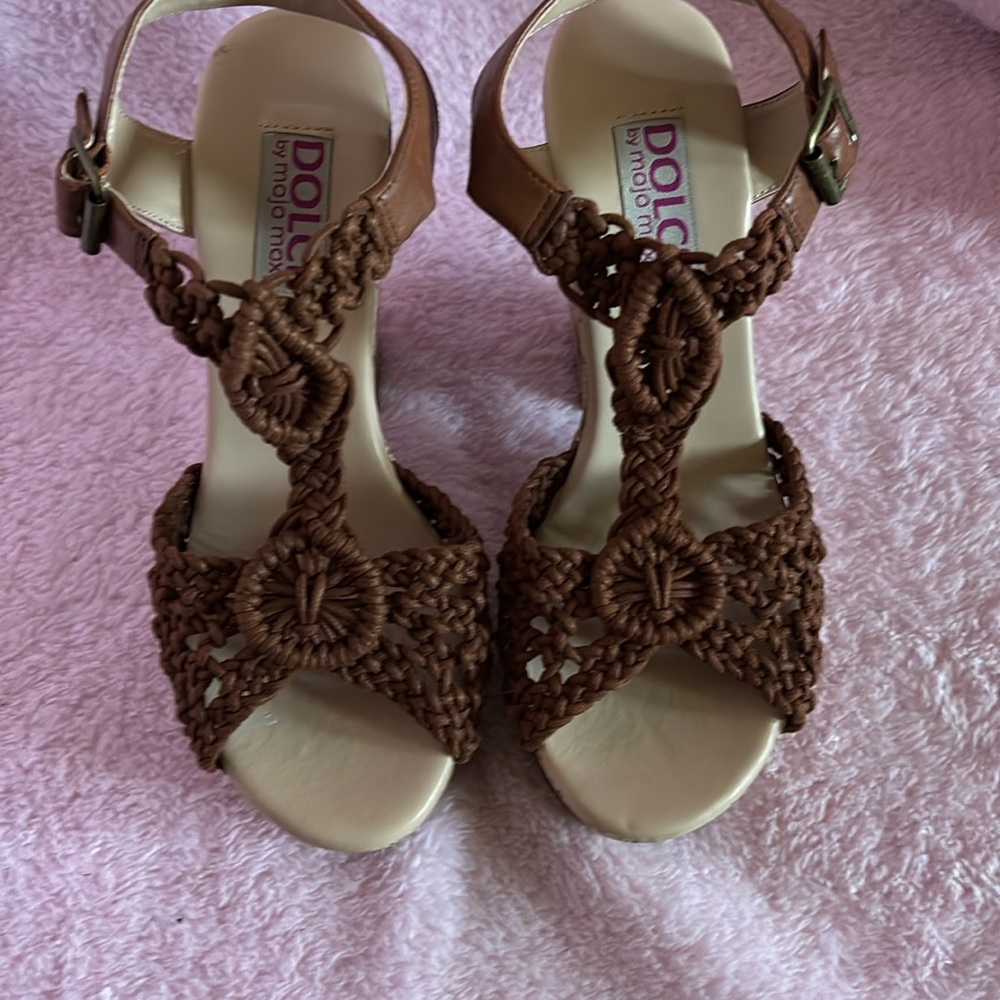 NWOT DOLCE BY MOJO MOXY LADIES PLATFORMS